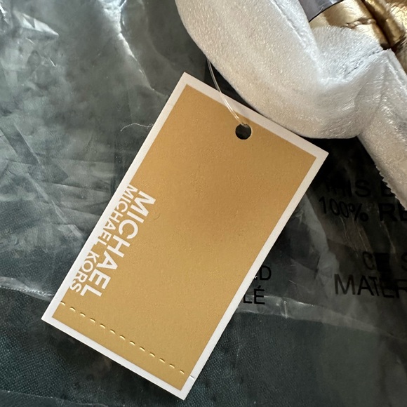 Brand New! Michael Kors Wilma Small Metallic Crossbody Bag. - Picture 4 of 5